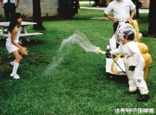 『触摸』12岁才走出隔离罩的“泡泡男孩”,在死亡前第一次触摸到了妈妈