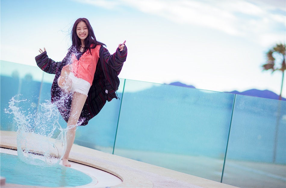 当88年的倪妮撞衫94年的郑秀晶，你更爱哪一款？