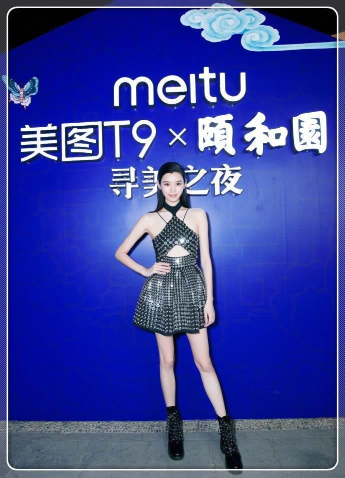 奚梦瑶胆真大, 穿条满身是柳钉的裙子亮相, 网友: 看得我眼都花了