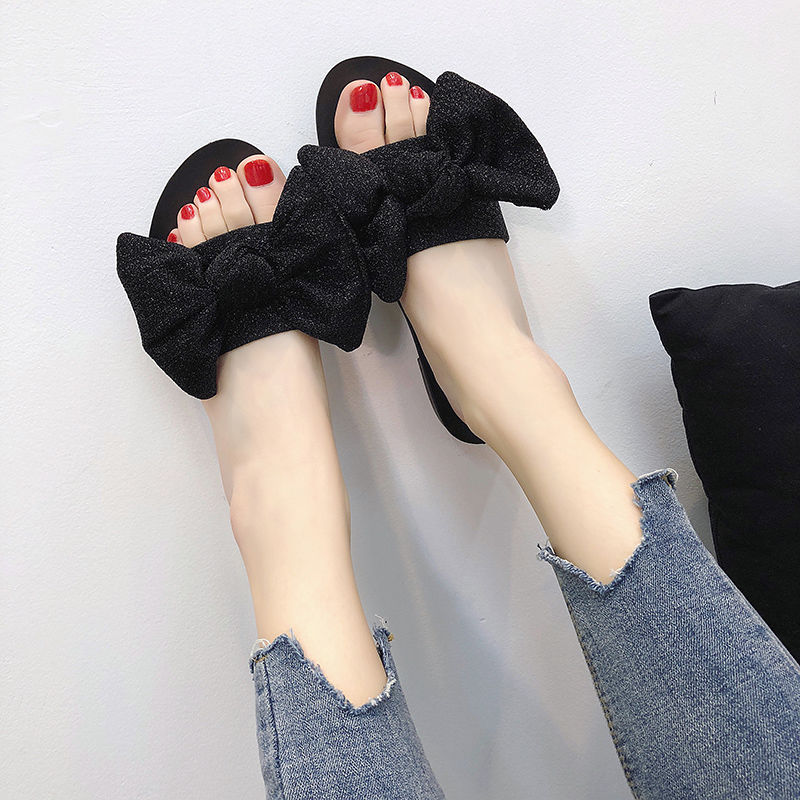 逛街还傻傻穿高跟鞋?别傻了，新款拖鞋也可以舒适又美丽