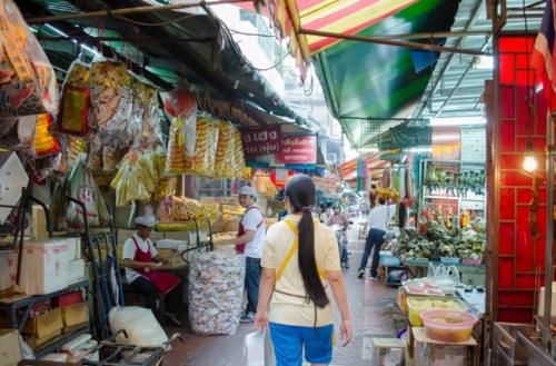 终于知道在泰国旅游时，为什么不能接白手套了！看完这几点你就知