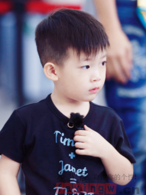 帅气小男孩短发发型 时尚发型变身小王子