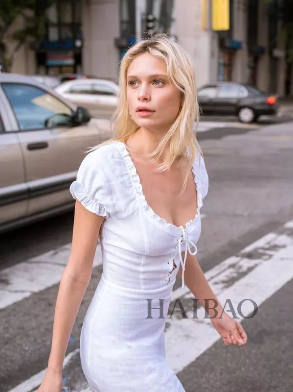 现在的女明星都流行穿这件?适合大胸妹的衣服终于有了!