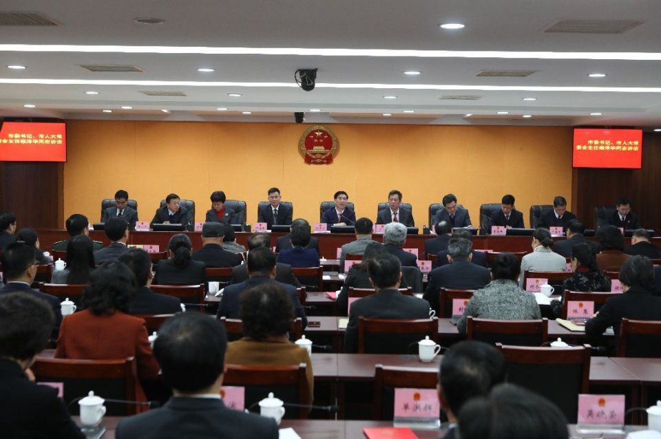 肇庆市人大常委会召开会议，表决通过有关人事任免事项