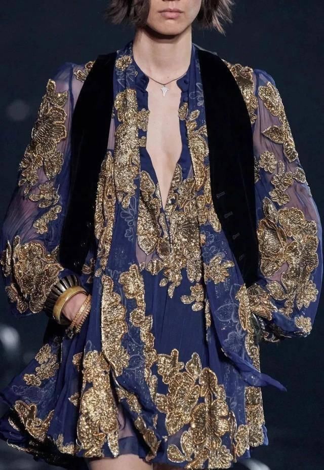 『女性』时尚潮流范 | 开工沒有人鱼线？来个背心盖盖自身的小肚腩吧