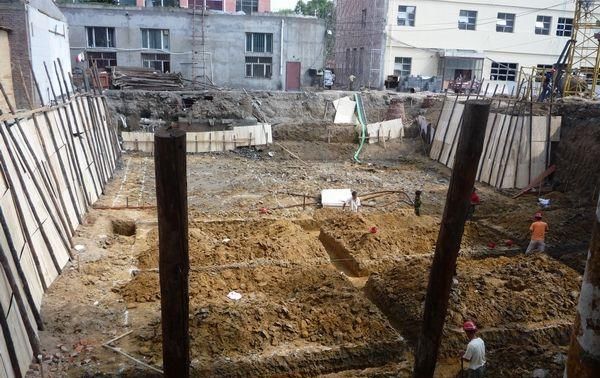 『自建房』农村建三层自建房地基要多深多宽?地基怎么打详细步骤