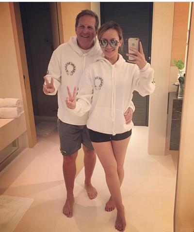 42岁李玟现身维秘秀, 衣服太紧包不住, 网友: 这身材可以上T台