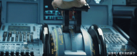 从差点坠毁的飞机下来后,我们去了纳木错看星空