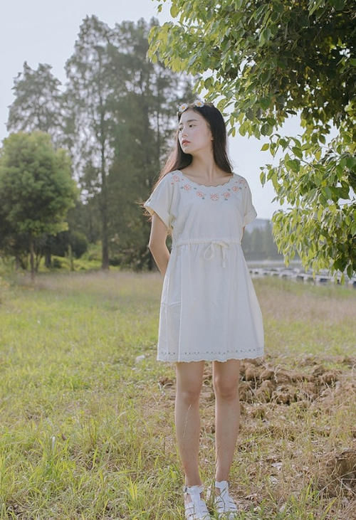 她是新人却在《扶摇》顶替张含韵，被杨幂捧成第二个热巴，穿搭气