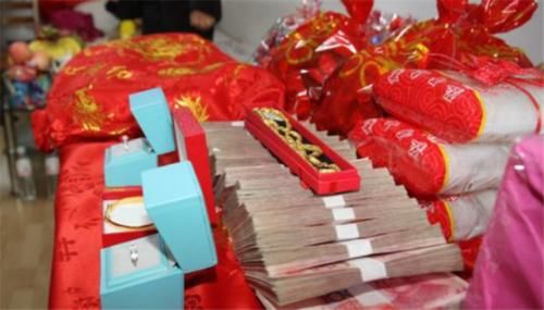  「心头」农村“光棍党”越来越多，“巨额彩礼”成心头事，一家