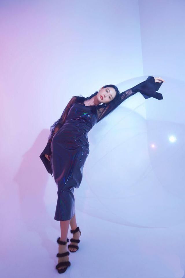 韩国性感女神克拉拉，凭借热辣身材完美演绎不同风格的look!