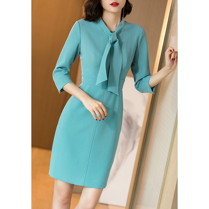 竟想不到!这款大牌“欧货裙”太洋气了!60后女人穿，高贵嫩美