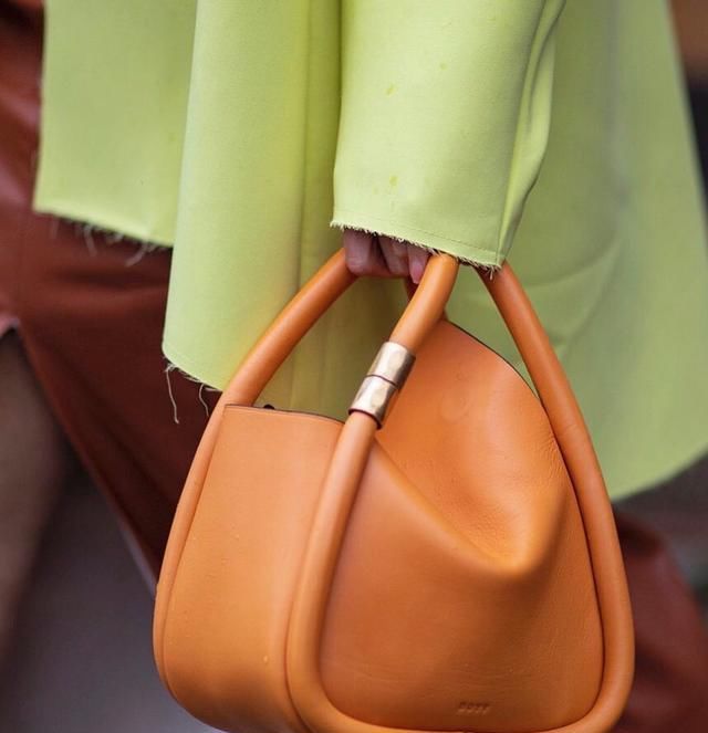  「个性」秋冬怎么穿搭,除了会穿还要会搭,6款包包搭配出个性的自己