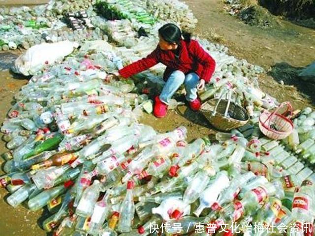 80年代的农村，一个空啤酒瓶能卖5毛钱，为何如今白送都没人要