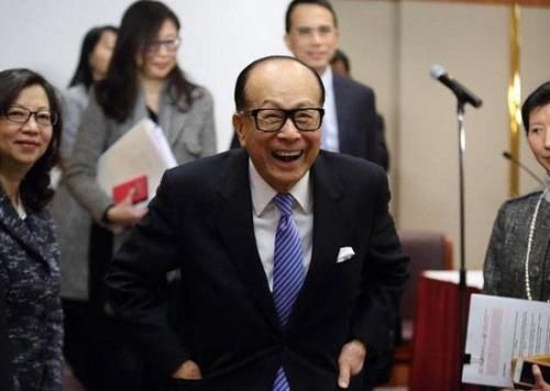  「反对」千亿港珠澳大桥建成，李嘉诚却因此损失巨大，他曾强烈
