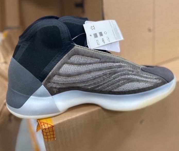  「该鞋款」预计将于6月发售，YEEZY QNTM 篮球鞋新配色亮相！