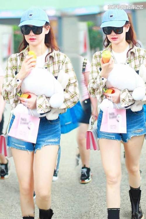 戚薇胖了也敢穿超短热裤秀美腿，网友：李承铉太宠爱她！