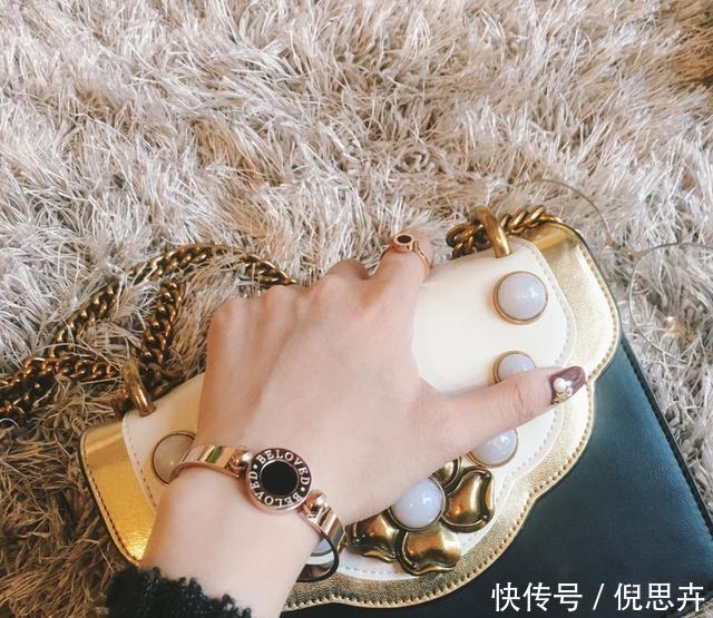 手链:戴银手镯已经过时了,今年开始流行戴这样的手链,超好看