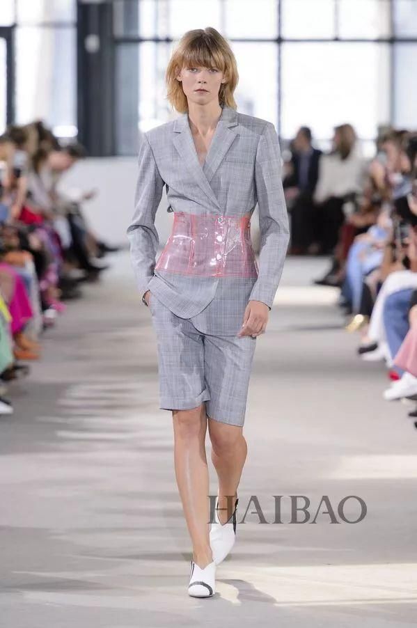 挤掉老爹鞋,成为“今夏最火”的复古单品,是什么来头?