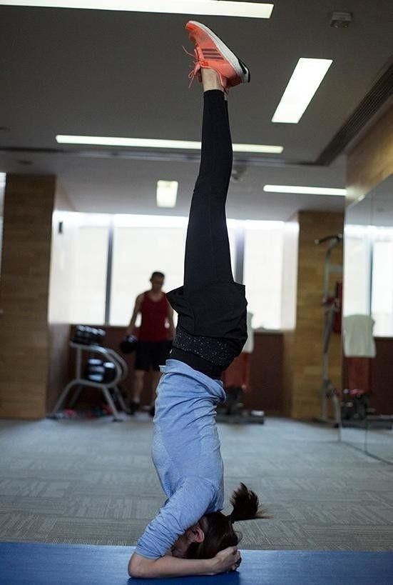 江疏影素颜健身照曝光,大长腿太抢镜,简直是美出了新高度