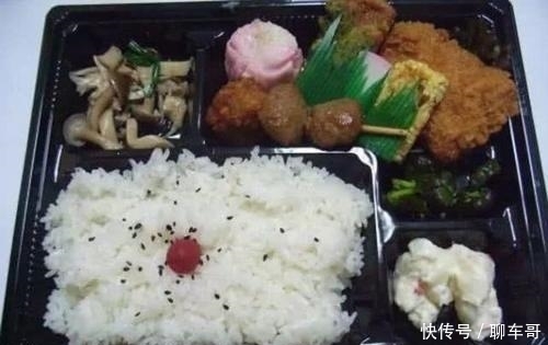  我国@日本游客乘坐中国高铁，直言指出我国高铁的2个缺点，引起