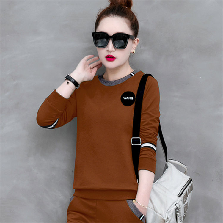 现在穿连衣裙真的太土了!瞧瞧今秋刚出的套装，一款比一款洋气