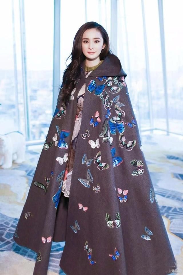 欧阳娜娜粉衬衫穿杨幂身上，立马成抢手货!网友:果然是带货女王