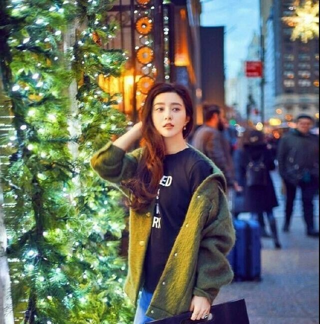范冰冰最新街拍美翻啦，却有人说鞋子辣眼睛