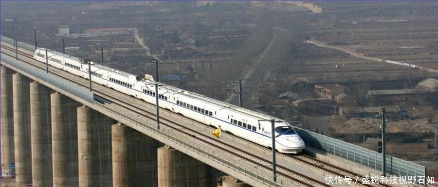 横跨中国南北的高铁，长度是港珠澳大桥的42倍，将让上亿人受益