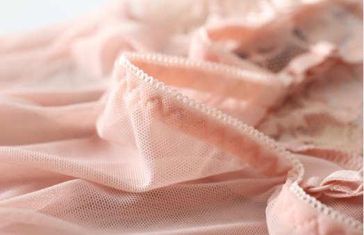 今年睡衣流行“裸”穿?看下图女人这样穿，简直大饱眼福，呵呵