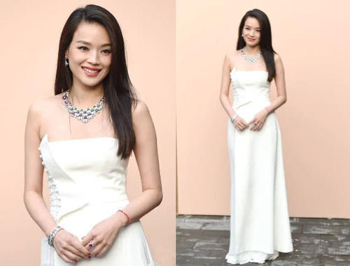 当90斤的舒淇和120斤的钟丽缇同穿高开叉裙，网友：看完瞬间不想