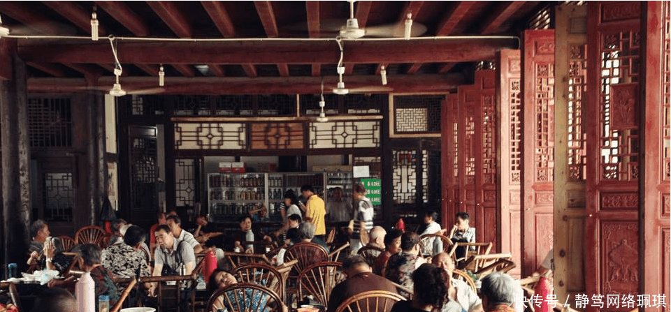 武汉和成都发展相似, 但是成都更像一线城市, 武汉太不纯粹