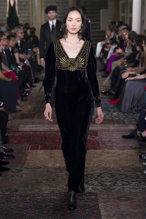 品牌50周年纽约时装秀,孙菲菲、李冰冰台上台下助阵,美艳绝伦!