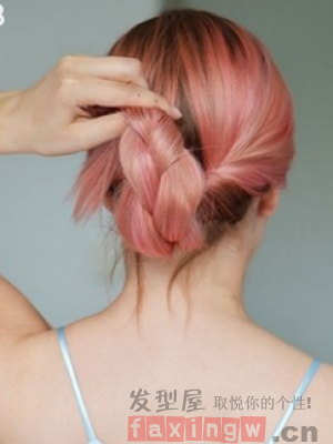 简单盘发图片教程 轻松学会拥有更多时尚感