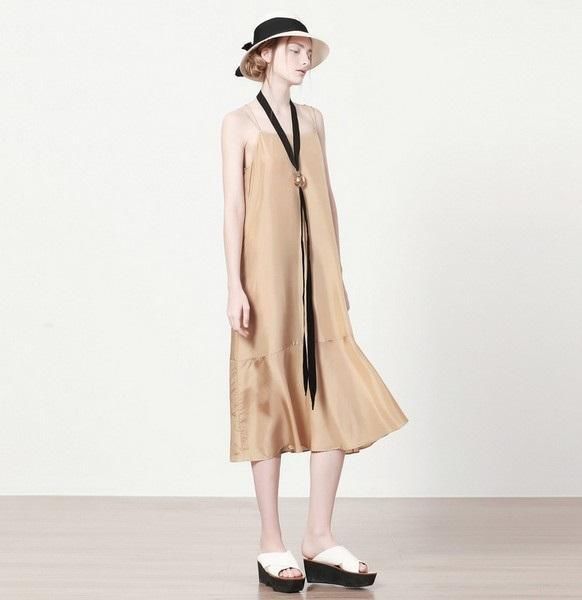 夏季吊带裙怎么搭配好看 小清新吊带裙搭配气质满分