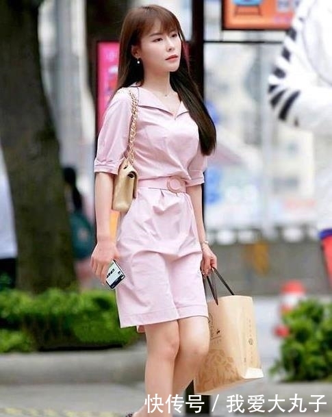 『气质』街拍美女:身材曼妙的小姐姐,牛仔裤穿搭,大秀时尚气质!