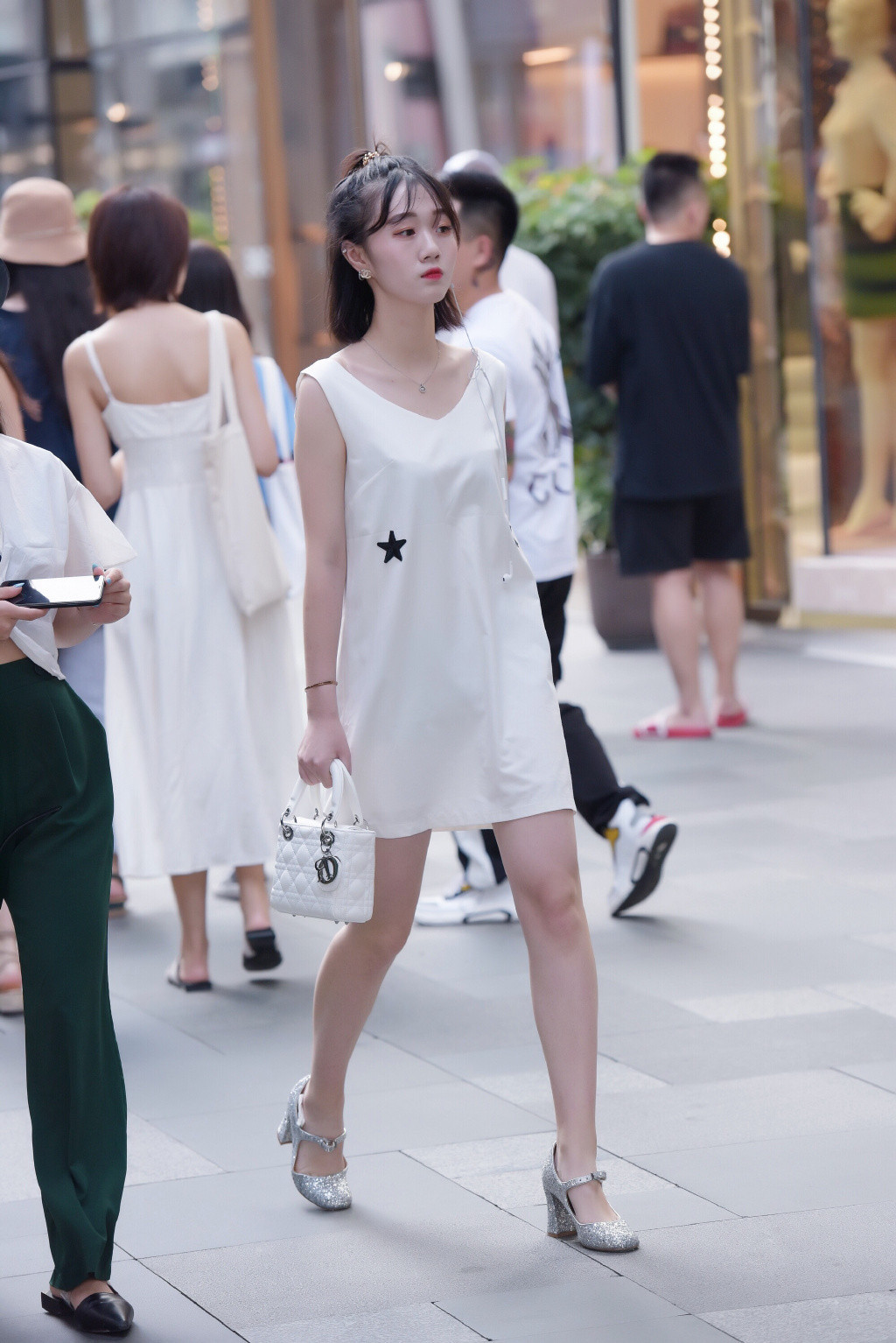 『追求』初夏追求清爽靓丽的心愿, 让无袖短裙帮你实现