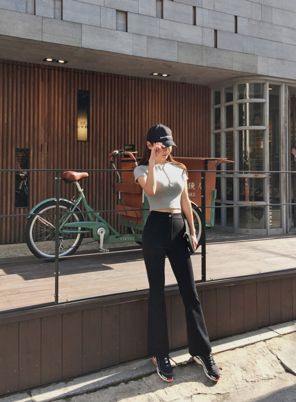 女神孙允珠，酷炫卡路里灰青石健美打底衫