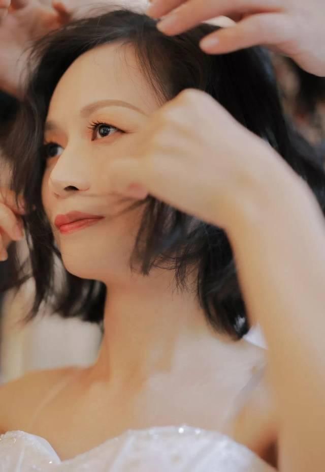  那一刻@迟到30年的婚纱照，这个母亲节我给妈妈补上了｜素人改造