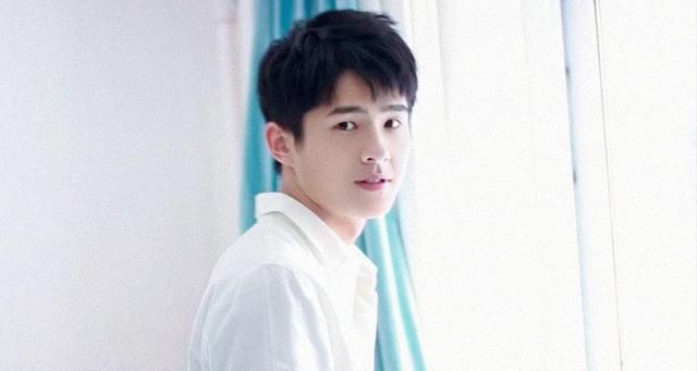 『亲和力』24岁张新成，用努力赢得观众掌声，他的小师弟用亲和力获网友赞赏