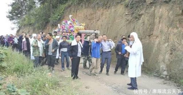  「农村丧事」农村丧事变味成“笑话”，专家呼吁国家出手管，却
