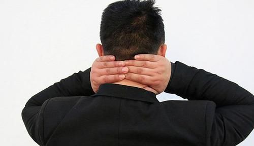 『消除』脖子后面鼓起的“富贵包”,究竟是啥?怎么才能消除?