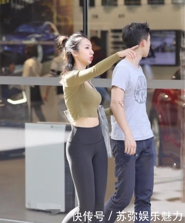  『美女』运动裤帅气大方时尚又美观，清新减龄又不失潮流的感觉