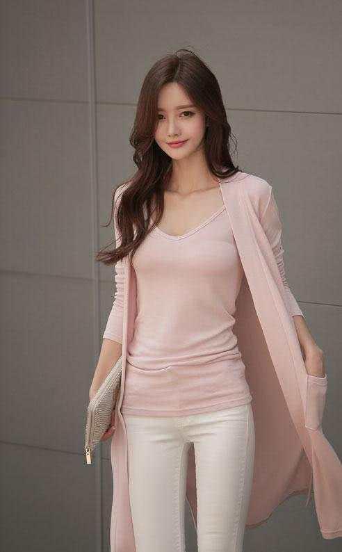 紧身裤简单大方，让你随时随地成为女人味十足的那一个