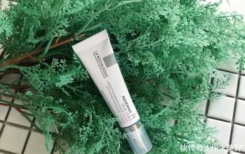 『女生』20岁的女生适合用啥眼霜?牛油果滋润,理肤泉含维C,你都用哪个