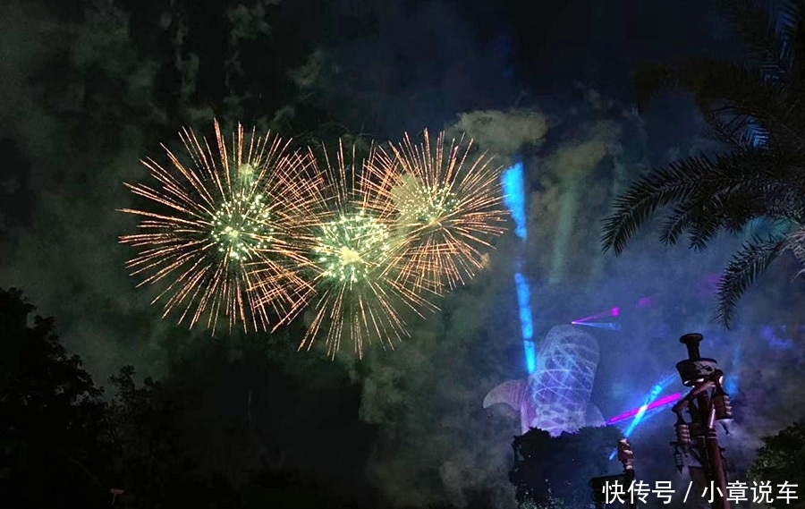 国内有处“海洋王国”门票300多，晚上看烟花，游客：值回票价！