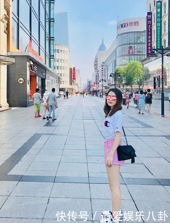 她被誉为是“最会骗眼泪”的童星，今女大十八变成了这样子