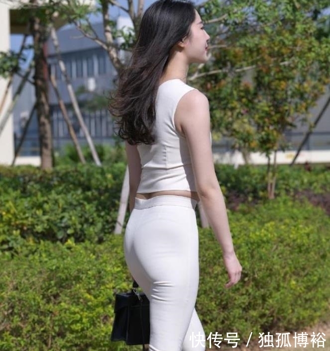  『搭配』美女街拍身姿美丽的小姐姐，靓丽穿搭，活泼又可爱