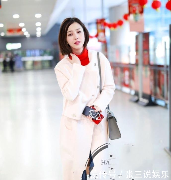 佟丽娅越来越会穿了! 圆领大衣配牛仔裤, 网友: 冬天就你美的不一