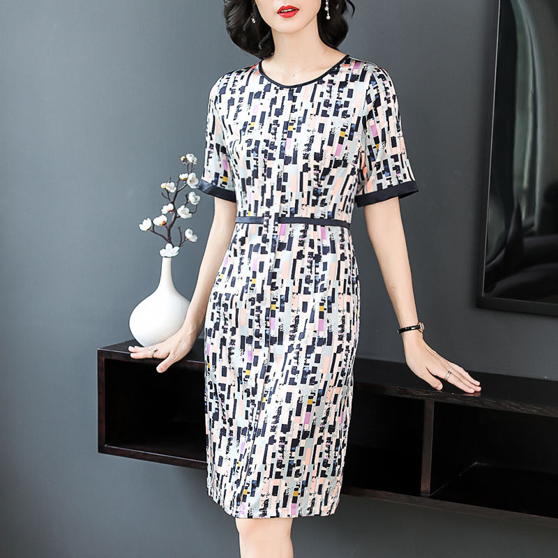 偷偷告诉你:这样的女人最迷人!风情万种，尽显高贵女人味